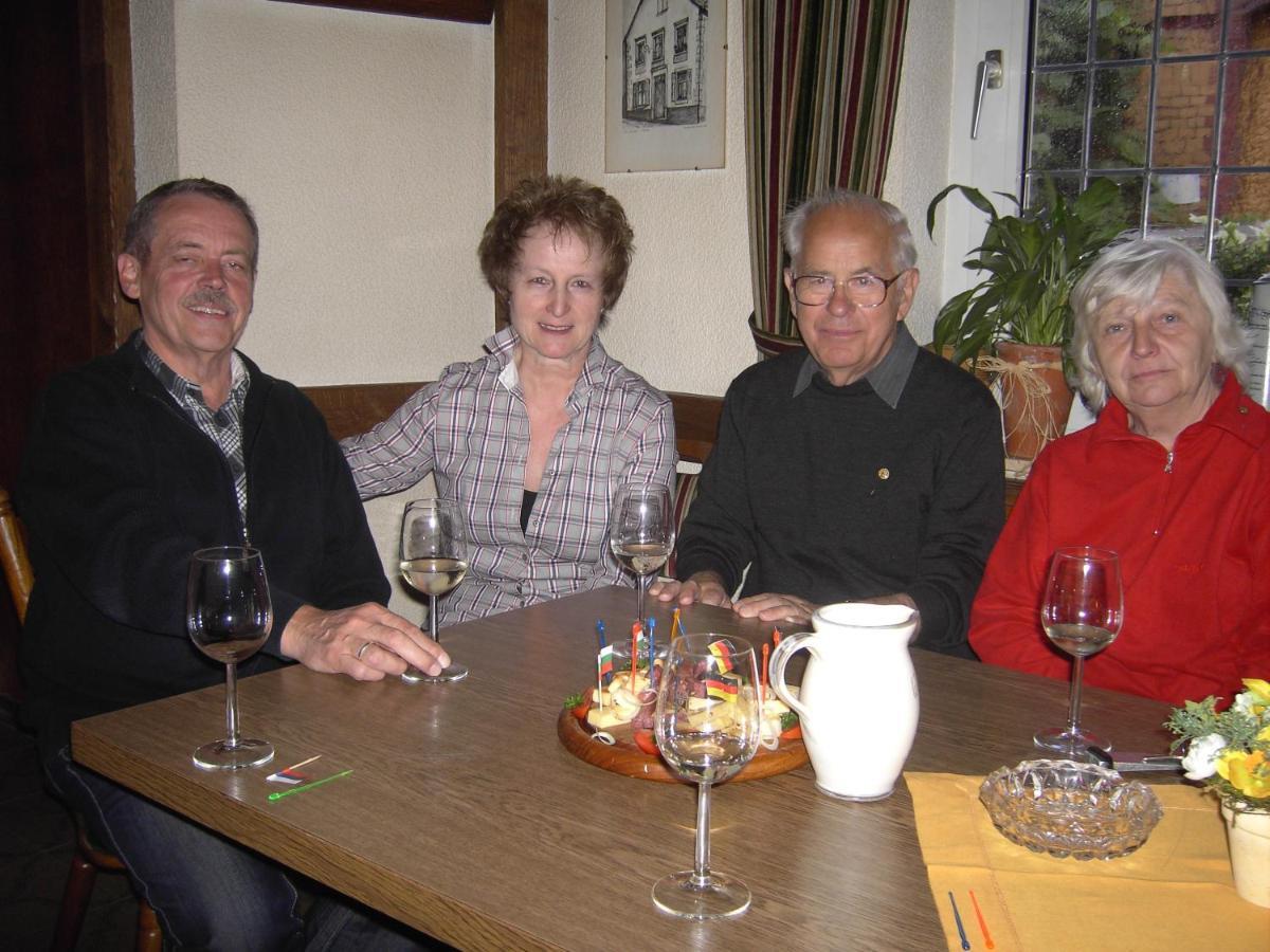 Weinstube Pension Moselbluemchen Zeltingen-Rachtig Extérieur photo