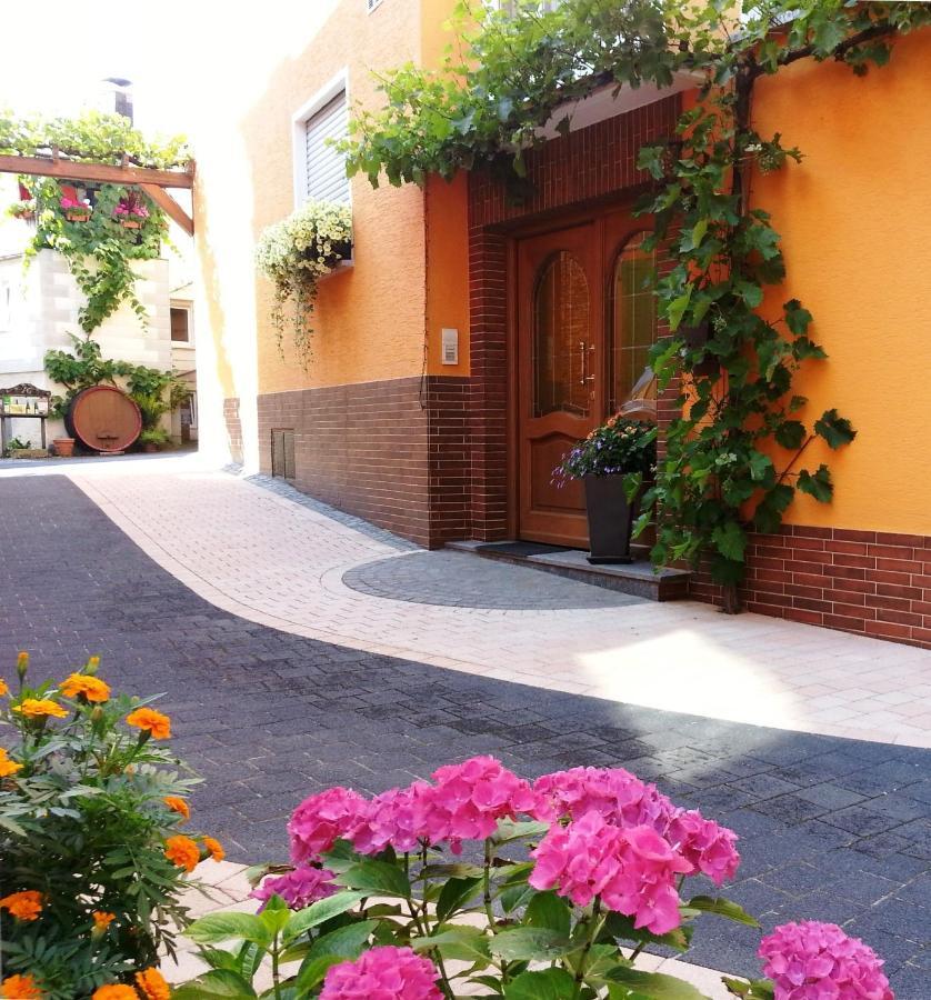 Weinstube Pension Moselbluemchen Zeltingen-Rachtig Extérieur photo