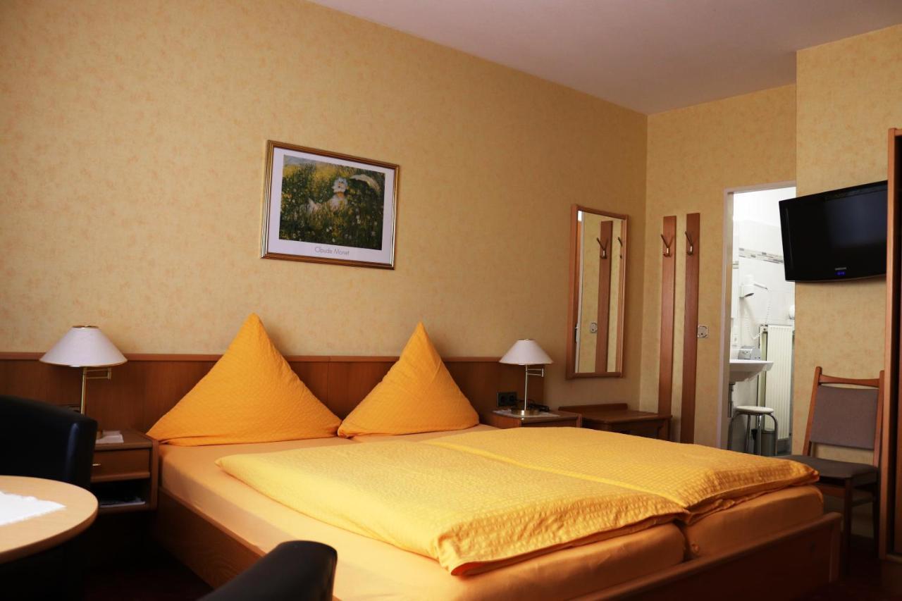 Weinstube Pension Moselbluemchen Zeltingen-Rachtig Extérieur photo